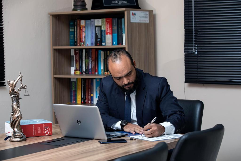 Договорно право и правни документи